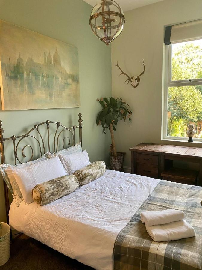 Lyndhurst - Victorian With Heated Pool